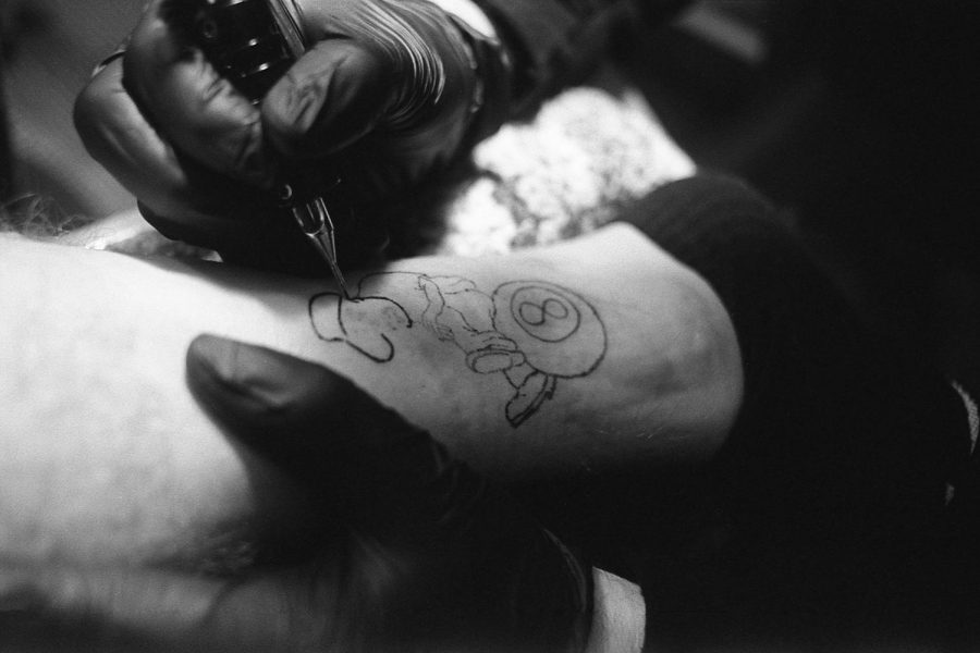 Tattoo artists can use a variety of needles and machines to tattoo clients.