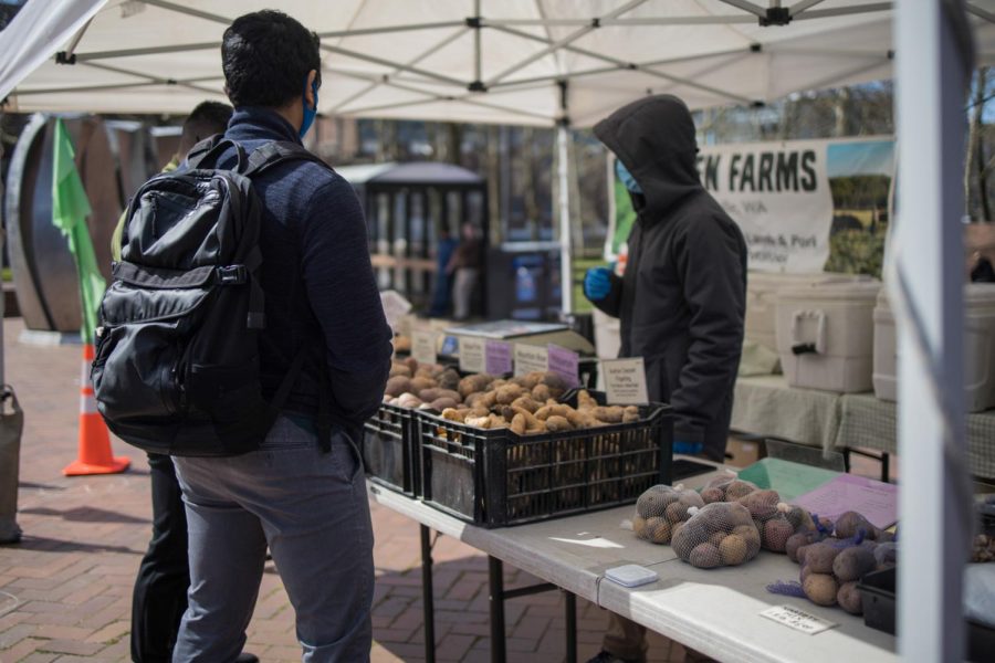 Customers buying potatoes from Olsen Farms at Capitol Hill Farmer's Market | Adeline Ong