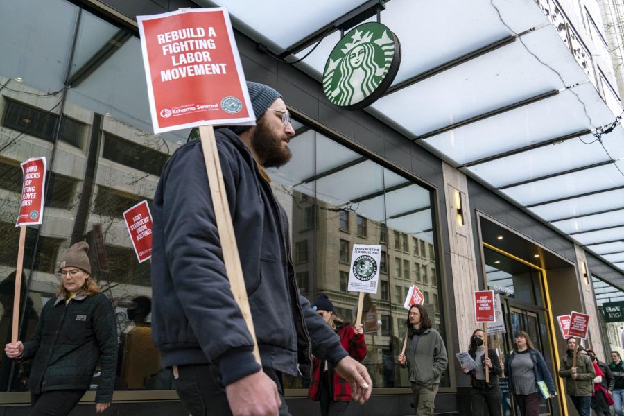 The picket line at the 5th and Pike Starbucks location, 2022. 