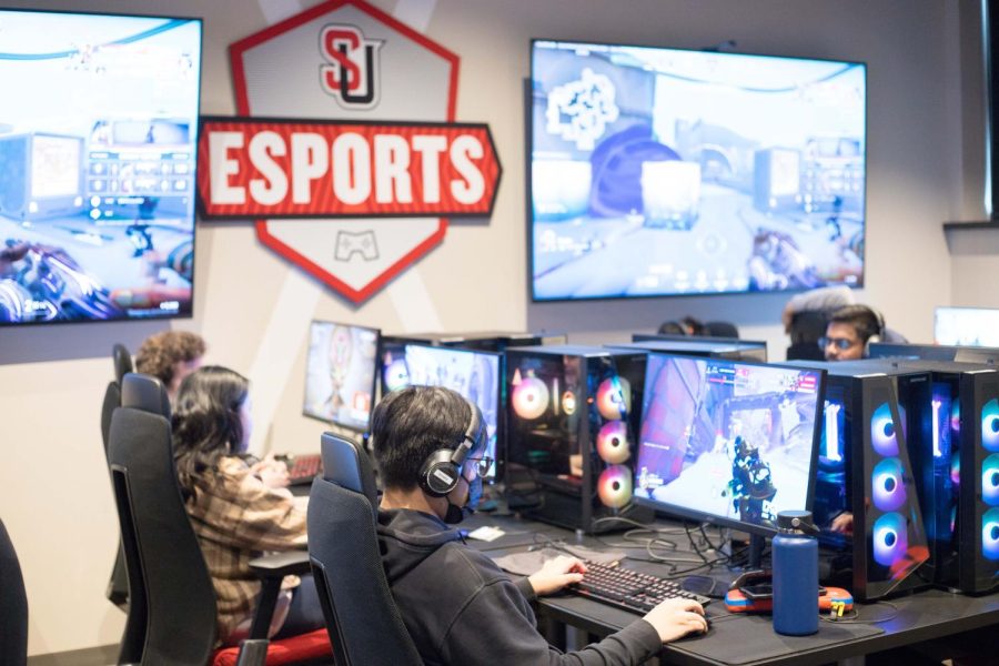 Students use the newly opened E-Sports room. 
