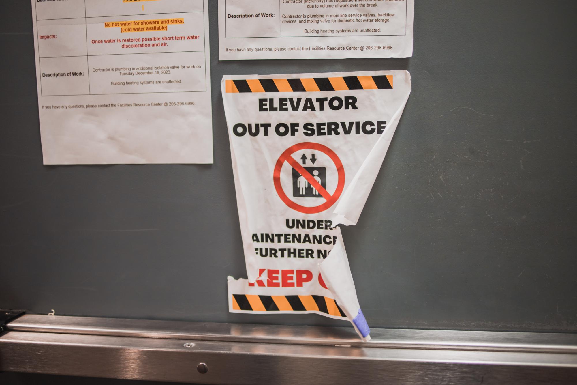 墨菲电梯停运——引人注目的观察者