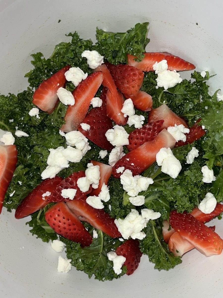 Dormiliciouse: Kale and Strawberry Salad